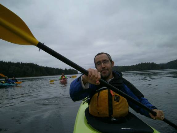 Passeio de caiaque em Tofino, na costa oeste da Vancouver Island, na Columbia Britânica.no Canadá